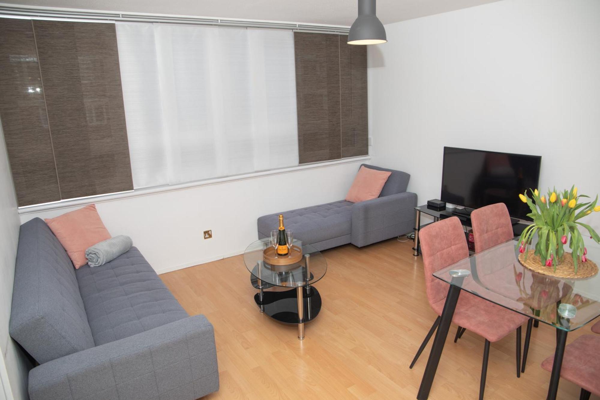 Bright And Spacious One Bedroom Apparment, Free Parking ロンドン エクステリア 写真